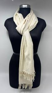 Écharpe en coton et lin tissée à la main, élégant accessoire textile pour boutiques, marques de mode, cadeaux, événements et vente en gros. - Product Image 4