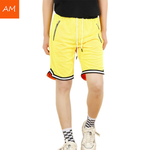 Pantalones cortos tipo bermuda de malla amarilla para hombre con cordón en la cintura y bolsillos laterales, estilo deportivo informal - Product Image 1