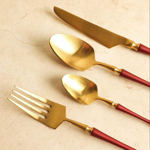 Vaisselle et couverts d'inspiration baroque, articles de luxe pour l'accueil, présentation de table décorative, présentation élégante pour les dîners. - Product Image 1