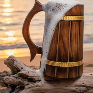 Chope à bière en bois - Product Image 1