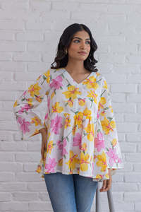 Elegant <b>White</b> Floral Printed <b>Top</b> Loose Fit For Summer Casual <b>Top</b> For Women Featuring Lightweight Fabric Comfortable Fit - Product Image 4