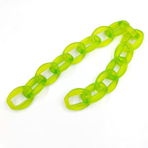Collier minimaliste en résine à maillons plats, fait main, léger, écologique, bijou tendance, technique artisanale, vente en gros - Product Image 3