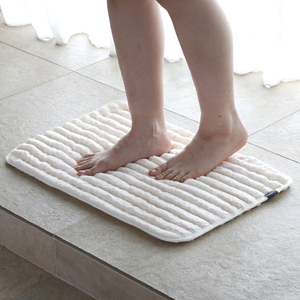 Alfombra de Baño de Microfibra Carari Poco Stripe, Forma Rectangular, Base de Goma, Lavable, Diseño Moderno, para Uso en el Baño - Product Image 2