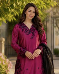 Salwar Kameez Tradicional para Mujer en Rayón Color Granate con Bordado Negro, Largo hasta el Tobillo, Corte Regular, Estilo Indio-Pakistaní, Ropa Casual - Product Image 2