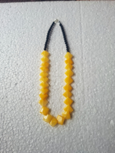 Pendentif de collier rond simple en résine au design épuré, bijoux de mode légers pour femmes, commande en gros - Product Image 3