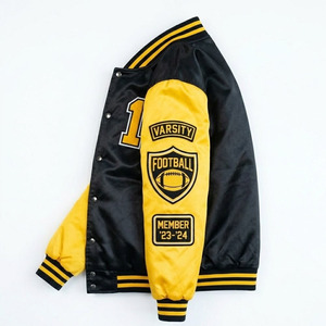 Chaqueta bomber casual de invierno para hombre, estilo varsity, de poliéster con botones decorativos, tela satinada con parche bordado en la manga. - Product Image 4