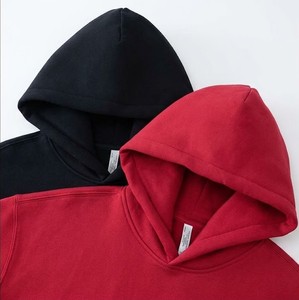 เสื้อสเวตเชิ้ตมีฮู้ดสีพื้นสำหรับผู้ชาย ทรงปกติ ผ้าฝ้ายฟลีซ สวมใส่สบายๆ ในฤดูใบไม้ร่วง มีสีแดงและสีดำให้เลือก - Product Image 1