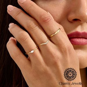 Bague de fiançailles pour femme Charm en argent 925 plaqué or 10K, moissanite taille coussin sertie à griffes, motif torsadé classique, certifiée IGI - Product Image 6