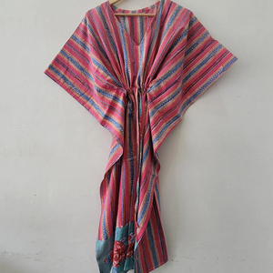 Exclusivo Kaftán de Algodón Hecho a Mano para Mujer, Ropa Étnica Informal, Estampado Floral, Cuello en V, Cordón Ajustable, Vestido Midi Informal - Product Image 1
