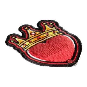 Meilleure Vente : Patch brodé Cœur Rouge avec Couronne Dorée, à coudre, en tissu sergé, bordure Merrow, adhésif, pour chapeaux - Product Image 3