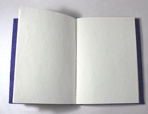 Cuaderno Escolar de Papel Reciclado con Cubierta Dura Bordada con Hilo de Seda, Color Azul, Hecho a Mano - Product Image 3