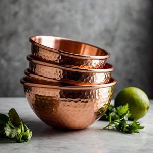 Cuenco de cobre pulido hecho a mano con asa de anillo, diseño minimalista para servir alimentos, regalo de boda, uso en cocina - Product Image 2