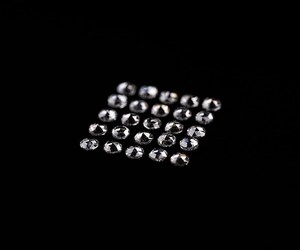 Diamantes Sueltos de 2.5mm, HPHT CVD, Corte Redondo Rosa, Piedras Laterales Pequeñas Cultivadas en Laboratorio, 1.51 TCW, Color Blanco E, Claridad VVS2, 25 Piezas, Fabricante - Product Image 2