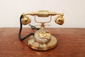 Teléfono Real de Latón Grabado a Mano Vintage, Estilo Antiguo de Arte Moderno |   Regalo Empresarial de Decoración para el Hogar |   WB INC INDIA Personalizado - Product Image 5