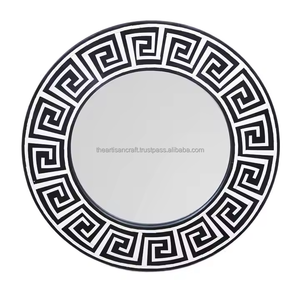 Cadre de miroir mural moderne en incrustation d'os - Fait à la main, écologique, personnalisable, décoration d'intérieur et cadeau pour la salle de bain - Product Image 1