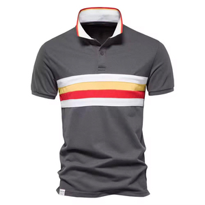 Polo en tricot à manches courtes pour homme, rayé, color-block, respirant, design décontracté, gris avec rayures blanches, jaunes et rouges - Product Image 1