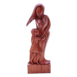 Escultura Tradicional Hecha a Mano de Madera de Acacia Madre e Hijo - Figuras Ecológicas al por Mayor - Product Image 1