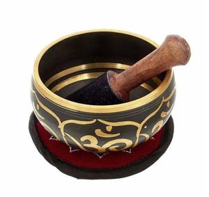 Cuenco tibetano antiguo negro con relieve o martillado de colores para la salud y un sonido mágico - Product Image 1