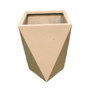 Grand pot à fleurs vertical Geo Senior Classic en FRP léger pour l'intérieur/l'extérieur, utilisation domestique et jardin, design à pois sculpté à la main - Product Image 1
