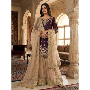 คอลเลกชันชุดแต่งงานอินเดียล่าสุดจากดีไซเนอร์ ผ้าไหมประดับด้วยงานปักดิ้นดิ้นเลื่อมและเพชร ชุดชาราร่า - Product Image 1