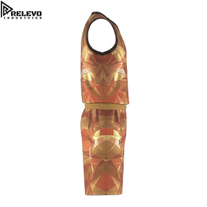 Ensemble de maillot et short de basket-ball sublimé pour hommes, imprimé géométrique à facettes orange rouille, crème et marron, uniforme sportif - Product Image 3