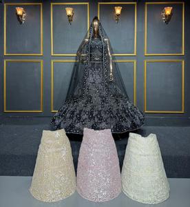 Lehenga choli de mariée entièrement brodé avec des détails en jarkan lourds et une grande traîne, conçu pour un style de mariée traditionnel - Product Image 6