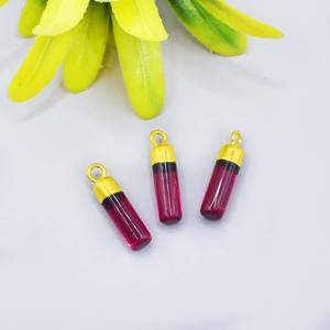 จี้ทรงกระบอกหินแคลเซโดนีสีชมพูร้อนธรรมชาติ หุ้มทอง ประดับอัญมณี งานแฮนด์เมด ของขวัญวันวาเลนไทน์ - Product Image 1