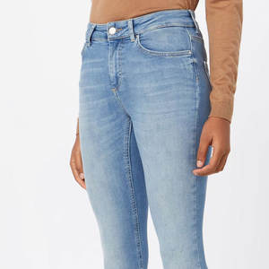 Jeans de Mezclilla para Mujer, Lavado Claro, Logotipo Personalizado, Ropa Urbana, Fabricación OEM de Alta Calidad - Product Image 6