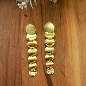 Boucles d'oreilles pendantes en laiton brossé faites à la main, style bohème, longues et imposantes, vente en gros - Product Image 5