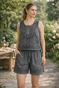 Fabricante de Conjuntos de Top y Pantalones Cortos Bordados de Viscosa para Mujer - Product Image 3