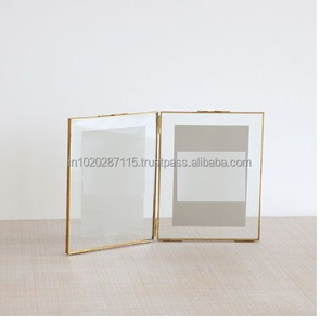 Marco de fotos de metal adecuado para exhibir recuerdos preciosos con un diseño decorativo artesanal, elegante y duradero. - Product Image 1