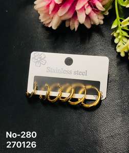 Pendientes Huggie de Acero Inoxidable Chapados en Oro Personalizados, Geométricos, Modernos, Antideslustre, Hipoalergénicos para Mujer, Joyería de Moda para Fiestas - Product Image 5