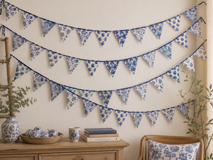 Guirnalda de Banderines Decorativos de Algodón con Estampado Indigo, Hechos a Mano en India, Decoración Colgante para Fiestas - Product Image 1