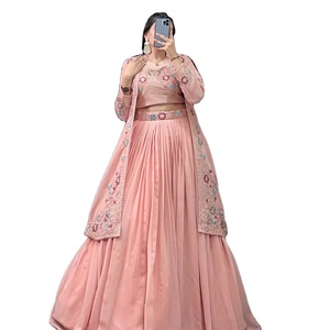 Parfait pour les mariages, Georgette avec des paillettes et des broderies au fil, collection Indo-occidentale avec Koti, en vente en ligne - Product Image 1