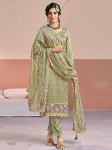 Salwar Kameez de Seda Dorada para Mujer con Bordado Moderno y Lentejuelas, Ideal para Bodas, Fiestas de Graduación y Diwali - Product Image 1