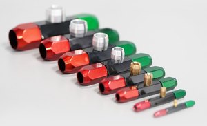 AUGST LINES Soporte reversible para calibres de pasador y bujes de latón, que garantiza un agarre firme y mejora la comodidad del operador. - Product Image 3