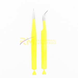 Pinzas para extensión de pestañas RMI Silver Tip con recubrimiento en polvo amarillo, juego de 2 pinzas con puntas diferentes: recta y curva. - Product Image 2