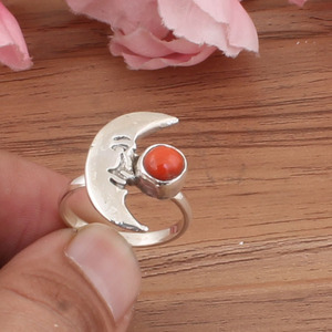 Bague en argent sterling 925 sculptée à la main avec visage de lune en corail rouge naturel, bijou vintage céleste pour mariage, unique, motif Homme dans la Lune - Product Image 4