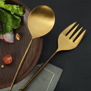 Cuillère et fourchette de service en métal plaqué or moderne fabriqué à la main en Inde ensemble d'ustensiles de service pour banquets dîner de mariage - Product Image 1