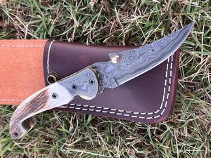 Couteau pliant de chasse fait main avec manche style cerf, bouton-pression et étui en cuir – Vente en gros A&M ENTERPRISES - Product Image 4