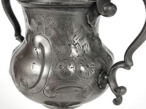 Trofeo de metal dorado de primera calidad para premio de campeonato de karate disponible para suministro al por mayor desde India - Product Image 4