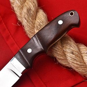 Cuchillo de Cocina Hecho a Mano de Acero Inoxidable de Grado Industrial, Hoja con Punta Clip, Borde Dentado, Mango de Madera, 12 Pulgadas, para Uso en Exteriores - Product Image 3