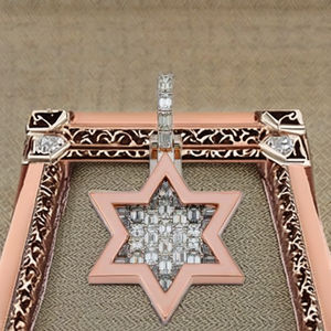 Colgante de Plata 925 Bañado en Oro con Moissanita y Diamantes, Diseño Cristiano de Estrella de David, Triángulos y Escudo, Personalizado, Estilo Hip Hop, para Fiesta y Moda - Product Image 4