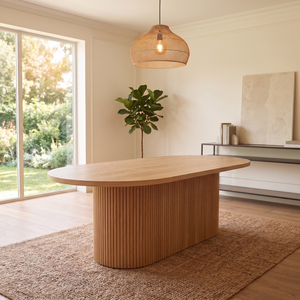 Table à manger ovale moderne en bois massif, table sur piétement cannelé, mobilier minimaliste Japandi pour la maison et les restaurants - Product Image 1