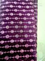 Tissus textiles brodés par des designers