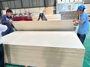 Fabricant en gros Vietnam Contreplaqué Peuplier 9mm-21mm de Première Qualité pour Coffrage et Construction - Product Image 3