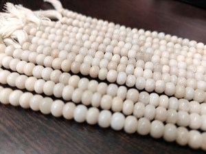 Cuentas Redondas Lisas de Calcedonia Natural Color Crema de 6mm - Product Image 5