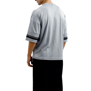 T-shirt style maillot de football américain streetwear gris en polyester, décontracté, respirant, unisexe, à rayures personnalisées, fournisseur principal - Product Image 5