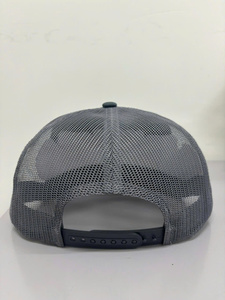 Gorra Trucker de Malla Gris de 5 Paneles, Ajustable con Cierre a Presión, Casual, Unisex, Transpirable, con Bordado Frontal - Product Image 3