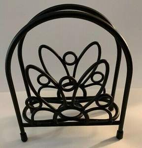 Porte-mouchoirs en métal antique et détaillé, avec une structure de qualité supérieure, pour une décoration de cuisine et de table sophistiquée et intemporelle. - Product Image 3